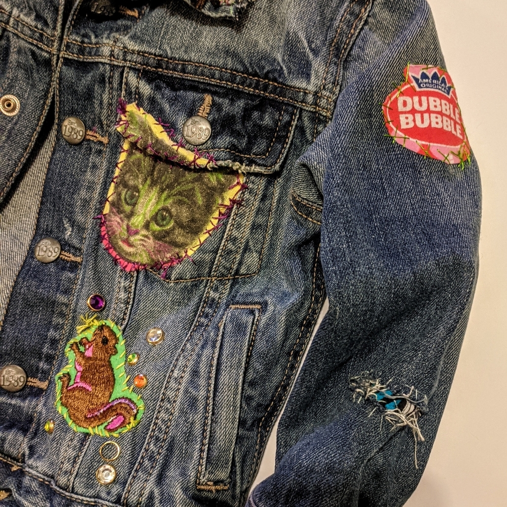 Kids repurposed denim jacket w vintage 70s iron on - Picture 4 of 6